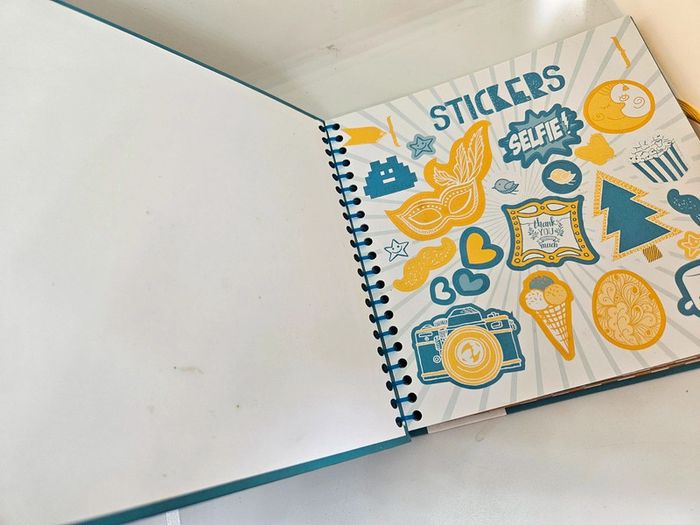 Carnet souvenir photos, "mes 100 défis selfie".
Neuf - photo numéro 7