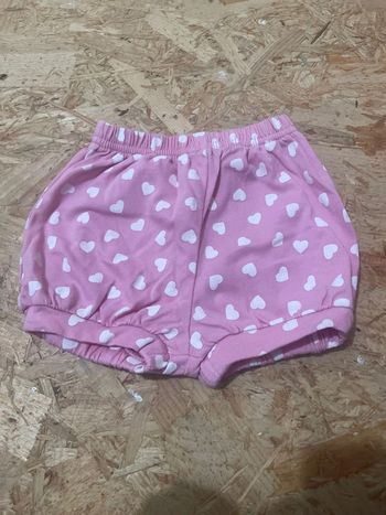Short fille rose avec coeur blanc 6 mois