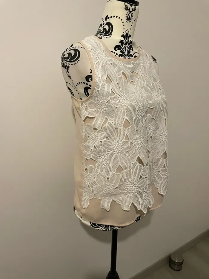 Débardeur blouse sans manche rose très clair dentelle crochet superposé blanc Morgan taille 36 - photo numéro 3
