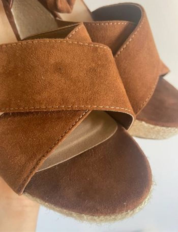 Sandales marrons à talons compensées - photo numéro 4