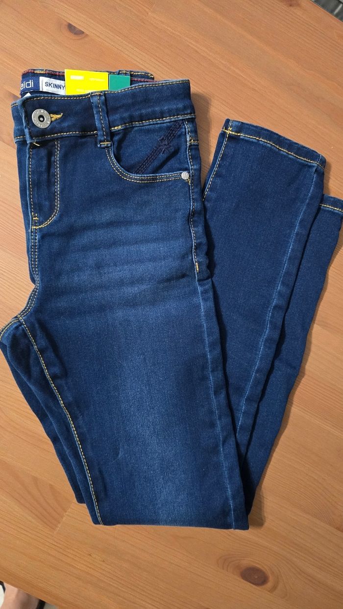 Neuf (non porté)🏷😍🤩 superbe jeans skinny 10 ans fille😍🥰 - photo numéro 2