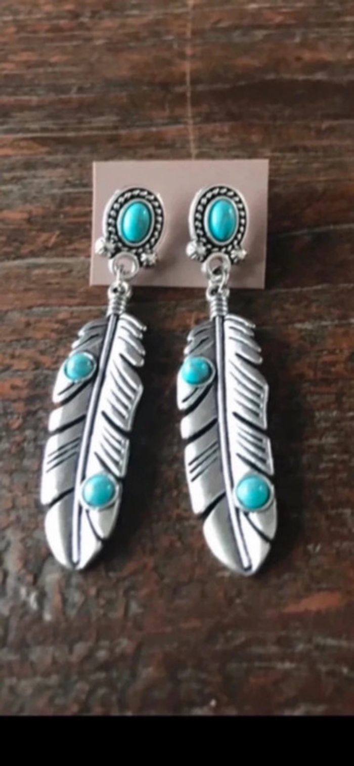 Magnifique paire de boucles d’oreilles avec plume et turquoise - photo numéro 5