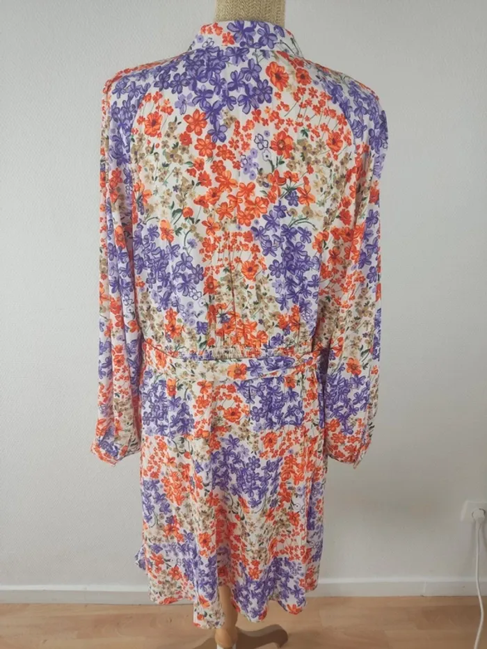Robe mi-longue manches longues cache-coeur motif fleuri multicolore taille 56 Bodyflirt neuve - photo numéro 2