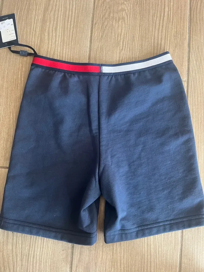 Short tommy Hilfiger taille 8/10 ans - photo numéro 2