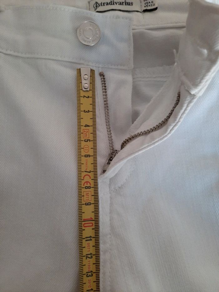 Jean troué Stradivarius taille 32 - photo numéro 17