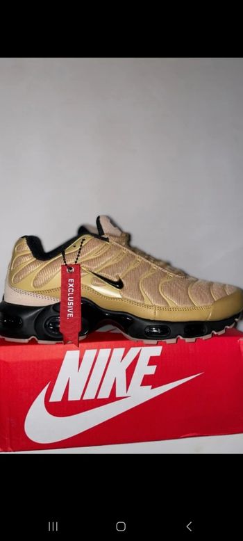 Tn Nike air max plus / Beige / Black - With Red Line
