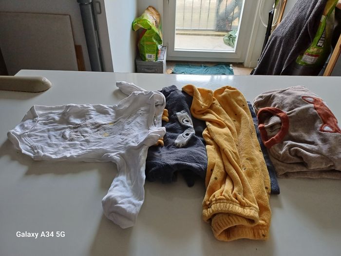 Lot de 2 pyjama en 6 mois un1 pièce l'autre 2 - photo numéro 2