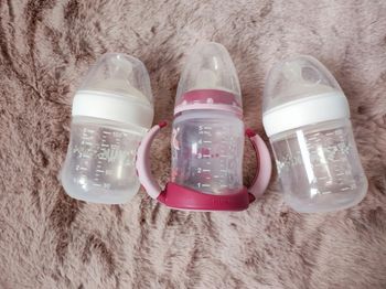 2 biberons Nuk et 1 tasse