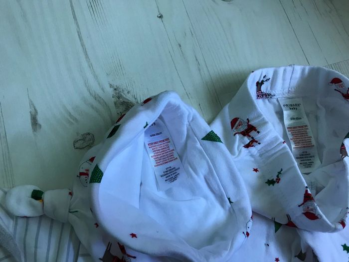 Pantalon de noël bonnet bébé comme neuf 0/3 mois - photo numéro 3