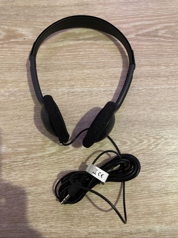 Casque audio avec fils noir neuf dans son emballage