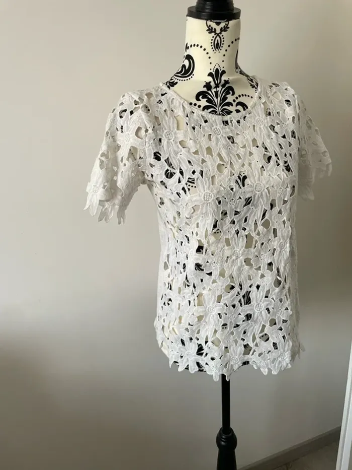 Top dentelle blanc Naf Naf taille S – effet crochet, chic et féminin - photo numéro 2