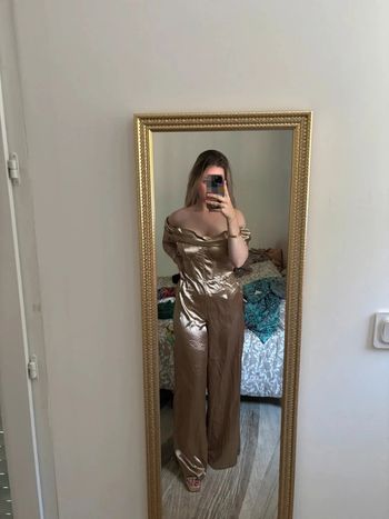 Combinaison femme en satin doré taille 38