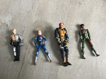 Lot 4 figurines