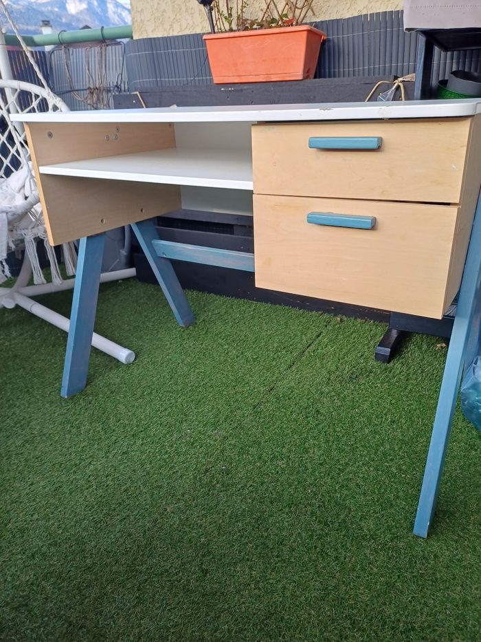 Bureau enfant VertBaudet REMISE EN MAIN PROPRE UNIQUEMENT