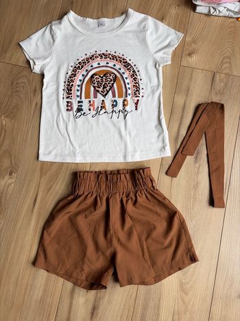 Ensemble, T-shirt et short, six ans fille