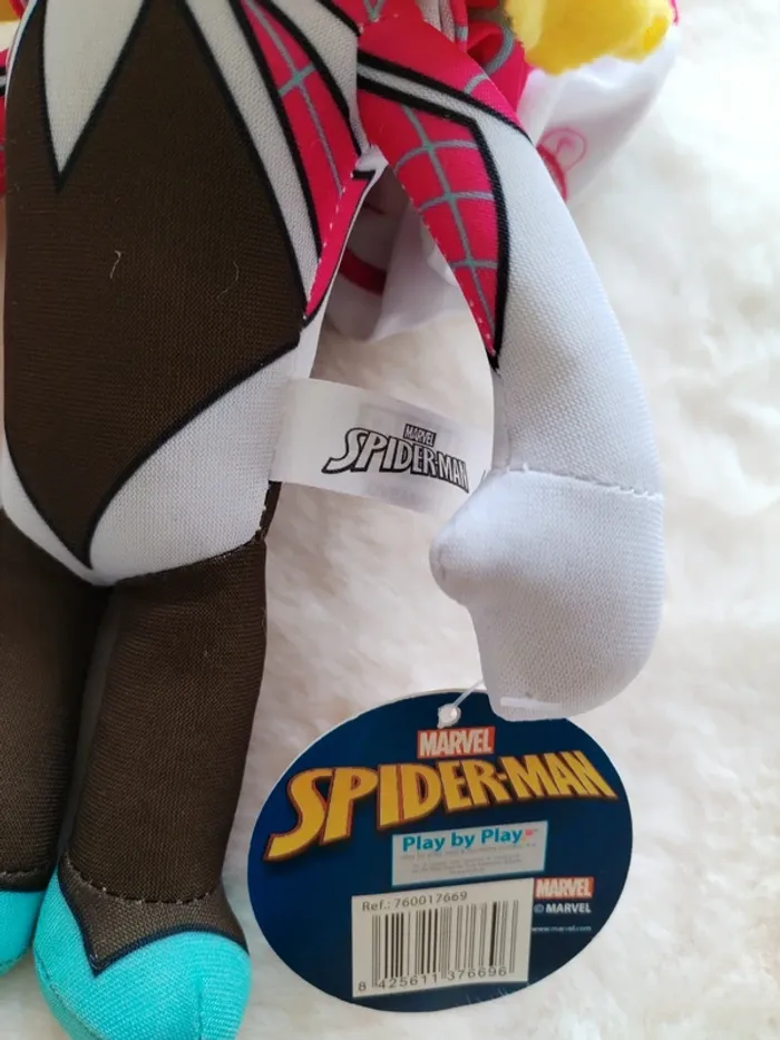Peluche Spider-Gwen neuve avec étiquette - photo numéro 4
