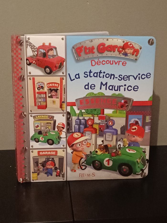 Livre " P'tit Garçon, la station service de Maurice"