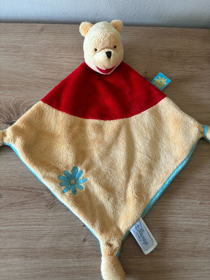 Doudou plat losange Winnie jaune rouge fleur bleu Disney - photo numéro 2