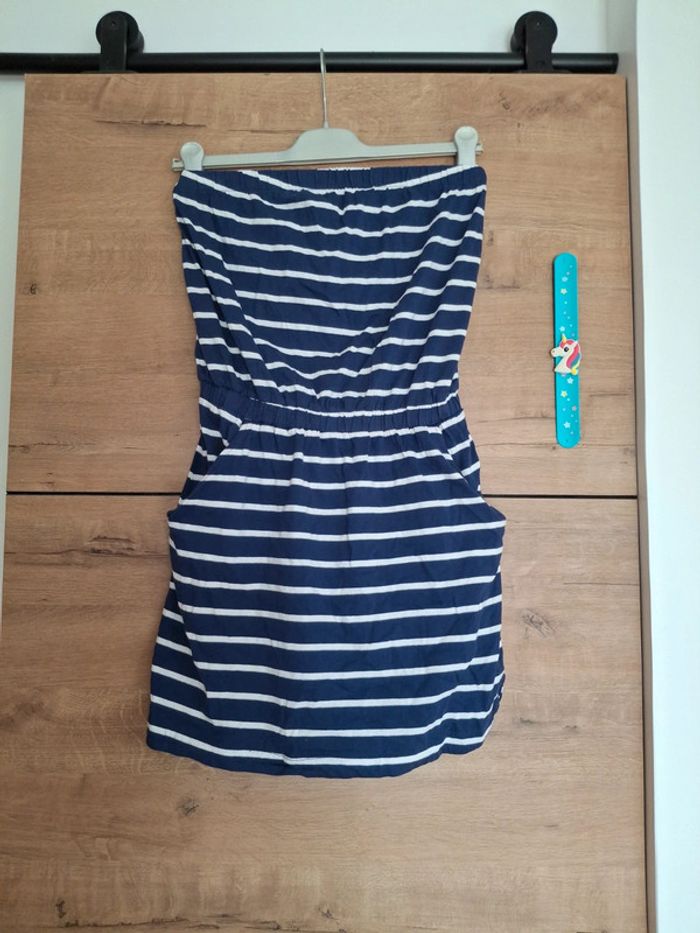 Robe sans bretelles taille M très bon état