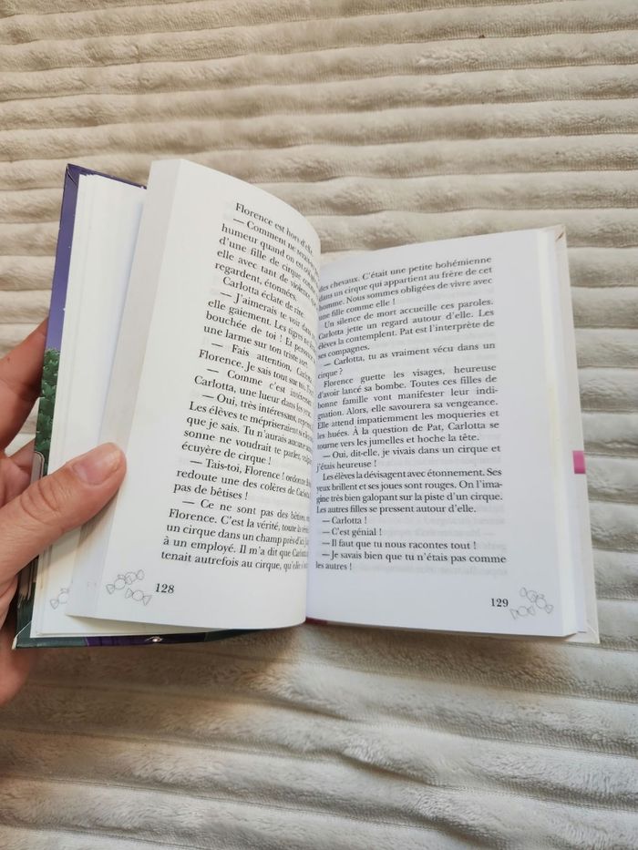 📚 Les Jumelles Tome 3 – La mystérieuse cavalière (Bibliothèque Rose) - photo numéro 4