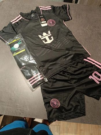 Tenue football Léo Messi Inter Miami rose. T.22