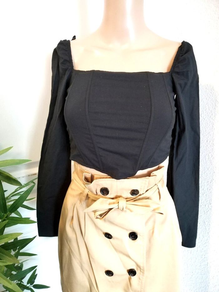 Crop top noir bershka taille xs neuf avec étiquette