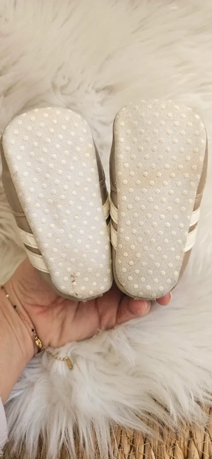 Paire de chaussure bébé doré 19 - photo numéro 4