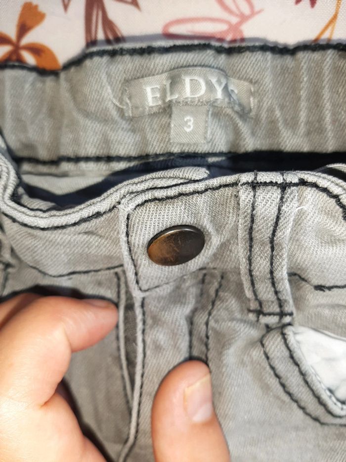 Jeans taille 3 ans - photo numéro 3
