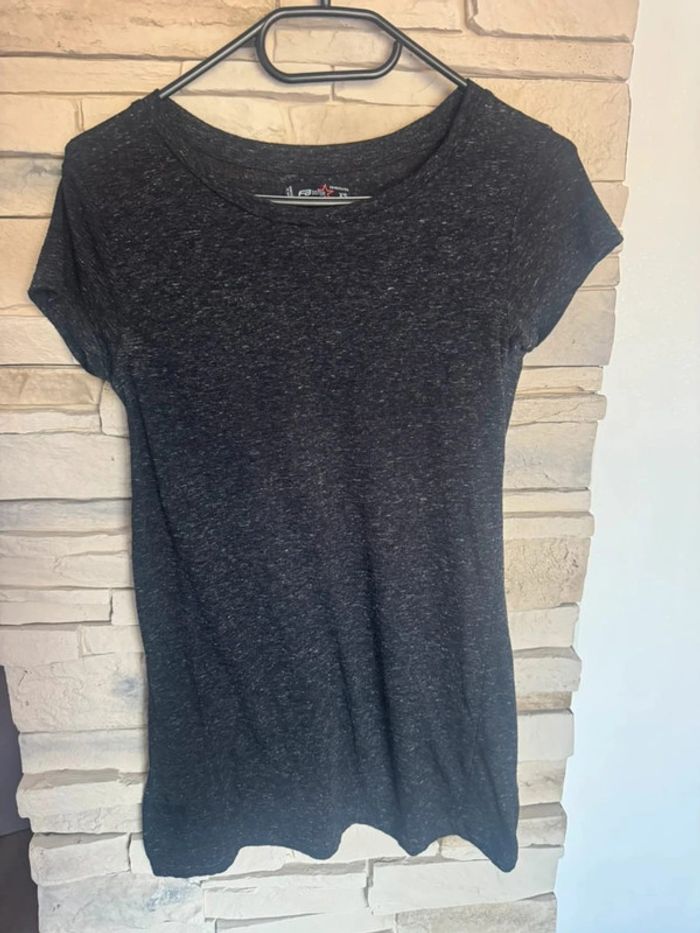 T-shirt gris anthracite