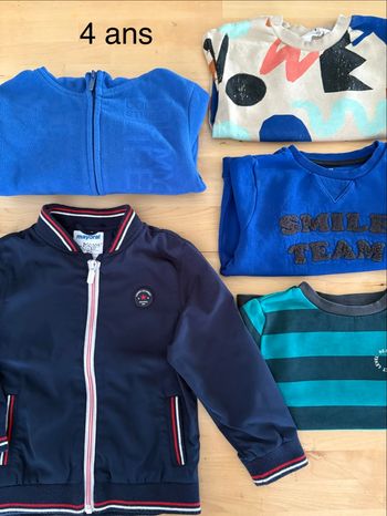 Lot de vêtements 4 ans en très bon état 