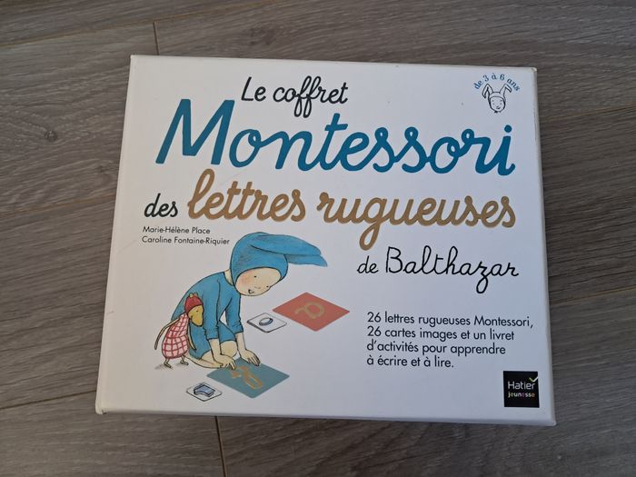 Le coffret Montessori des lettres rugueuses de Balthazar