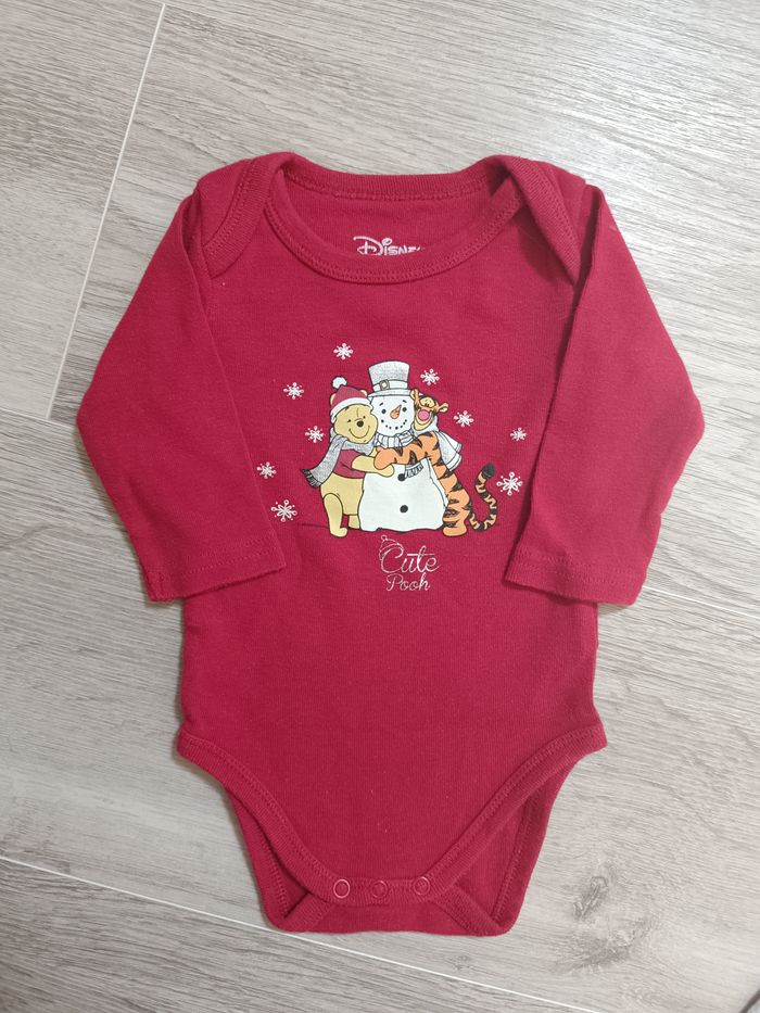Deux bodys Winnie l'ourson 3 mois - photo numéro 5
