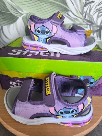 Sandales lumineuse Stitch taille 25 