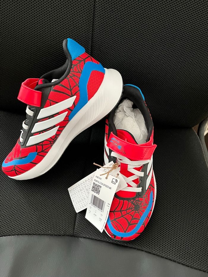 Paire de basket enfants Marvel Adidas