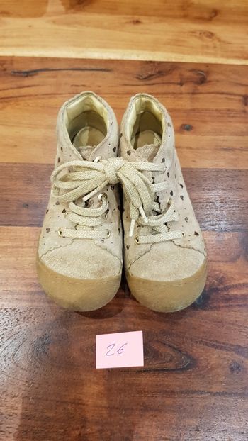 Chaussures enfant 15€.