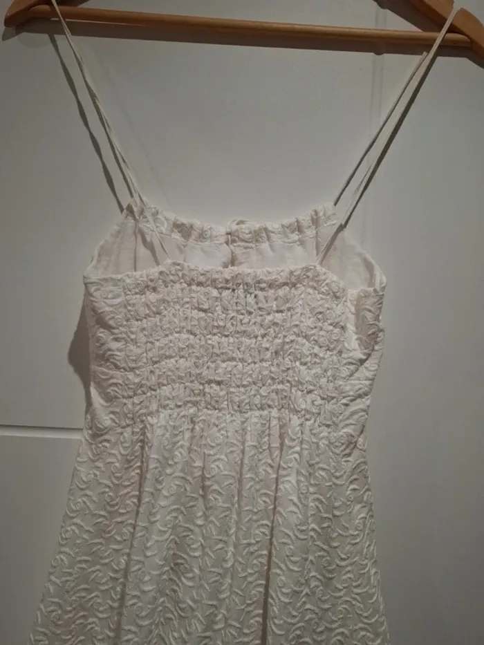 Jolie robe blanche brodée 36 Très bon état - photo numéro 8