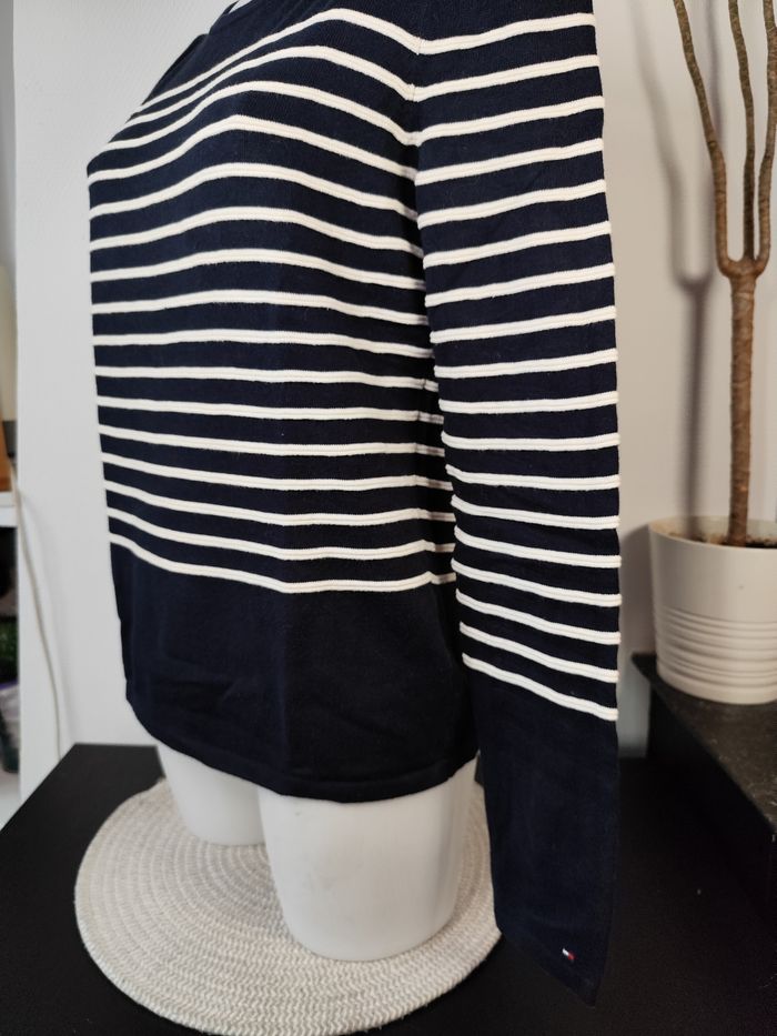 Pull marine à rayures blanches marinière - Tommy Hilfiger Taille S (US - Dimensions en photo) - photo numéro 4