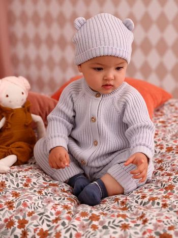 Combinaison en tricot et bonnet NEUF