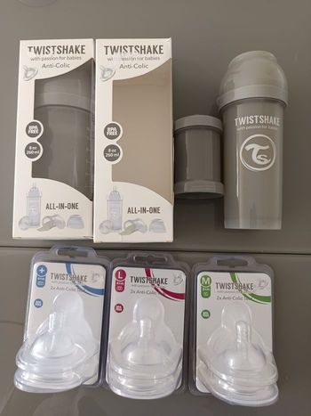 Lot biberons+ tétines 