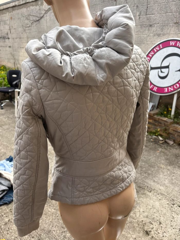 Blouson moschino argenté avec ceinture et capuche - photo numéro 7