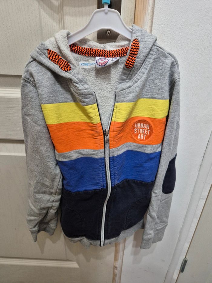 Veste grise à capuche