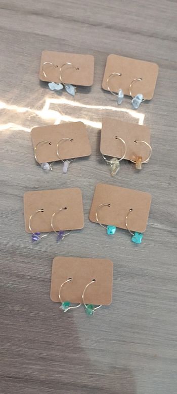 Boucles d'oreilles pendantes pierres colorées