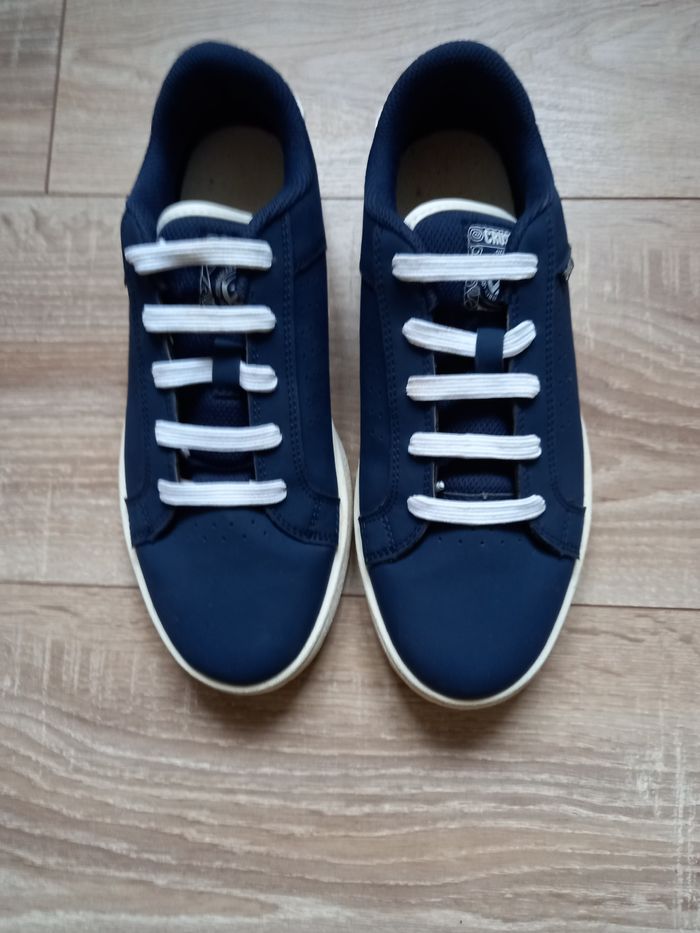 Basket bleu marine marque oxelo taille 37