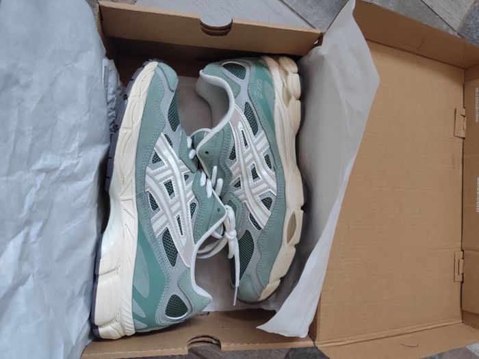 Asics Gel NYC vertes- Taille 43- Neuve / Étiquette + Boite - photo numéro 6