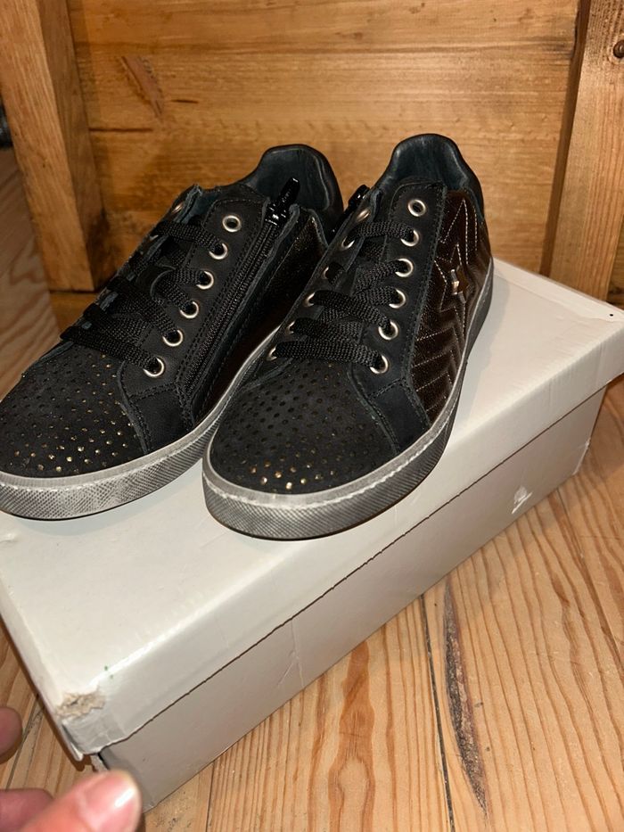 Basket basse neuve Requins noir et cuivre - photo numéro 2