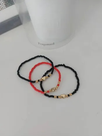 Bracelets en perles de rocailles rouge et noir