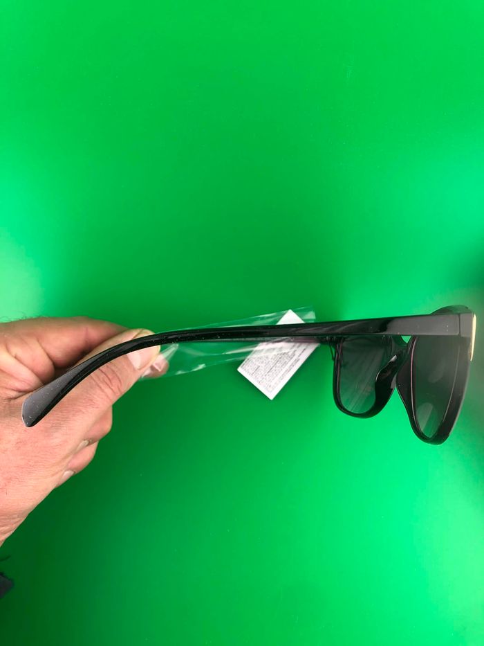 Lunette de soleil - photo numéro 4