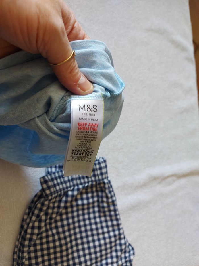 Pyjama marks et Spencer 4 ans - photo numéro 3