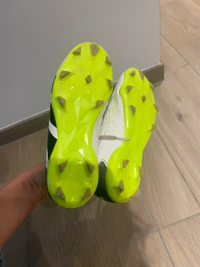 Crampons adidas prédator taille 35 - photo numéro 2