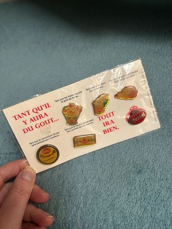 Encart de 6 pin’s bridel vintage sous blister